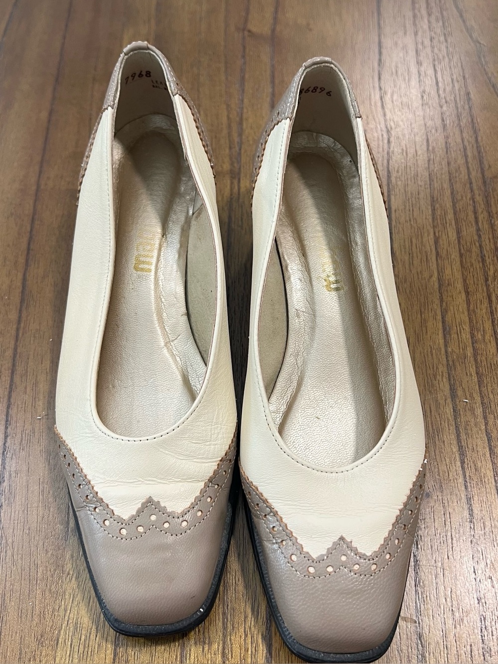Magdesians Leather Wing Tip Block Heel Slip On Shoes Cream Tan Size 7 Narrow